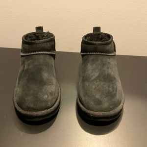 UGG Classic Ultra Mini boots - black